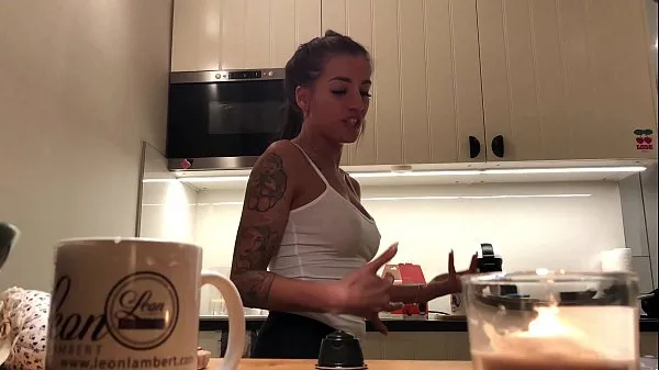Perfect Pokies on the Kitchen Cam, Braless Sylvia and her Amazing Nipples Clip hàng đầu lớn