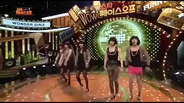 큰 Koreans dancing in very hot clothes at Korean comedy show. You can enjoy laughing so much by: D 인기 클립