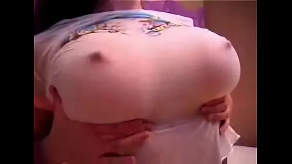 Store Karmen palpates her big boobs topklip