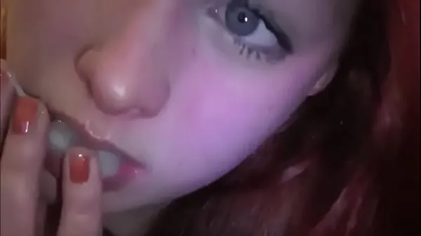 Duże Married redhead playing with cum in her mouth najlepsze klipy