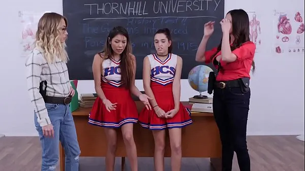 بڑے Tiny Cheerleaders In Trouble - Brooke Haze and Sami Parker ٹاپ کلپس