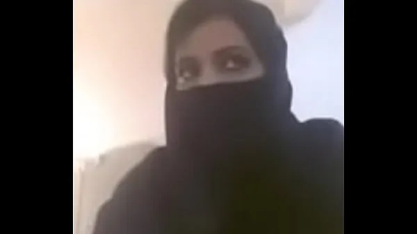 Big Muslim hot milf expose her boobs in videocall top Clips