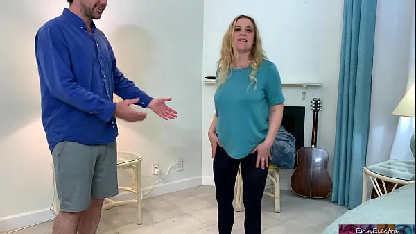 Grote Stepson helps stepmom make an exercise video - Erin Electra topclips
