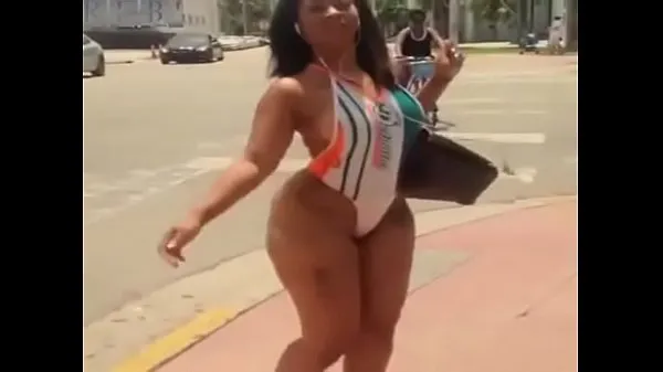 Store sexy latina in swimsuit walking on the street topklip