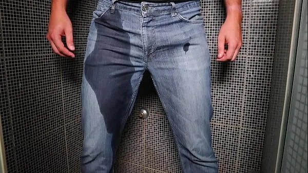 Store Guy pee inside his jeans and cumshot on end topklip