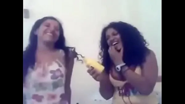 Suuret Girls joking with each other and irritating words - Arab sex huippuleikkeet