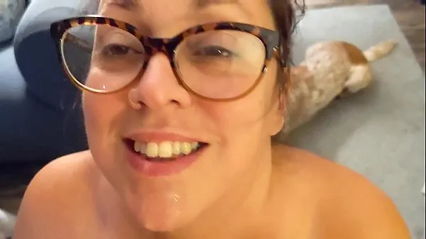Surprise Video - Big Tit Nerd MILF Wife Fucks with a Blowjob and Cumshot Homemade Klip teratas besar