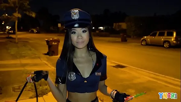 Suuret YNGR - Asian Teen Vina Sky Fucked On Halloween huippuleikkeet