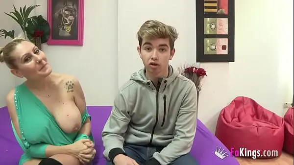 Grandes nuria e seus enormes boobies transam com uma novata de 18 anos que tem a idade do filho principais clipes