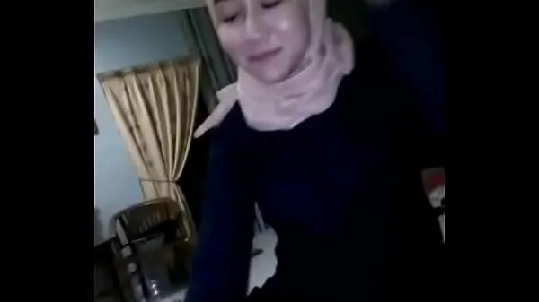 Big Beautiful hijab top Clips