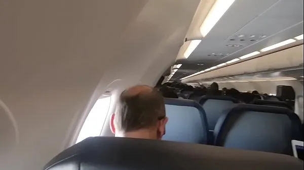 Public Airplane Blowjob Klip teratas Besar