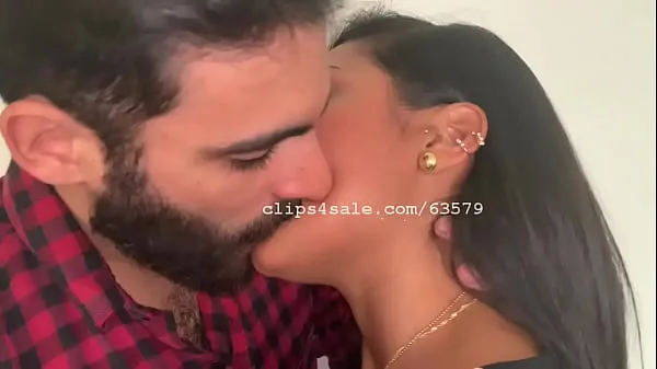Gonzalo and Claudia Kissing Saturday Klip teratas Besar