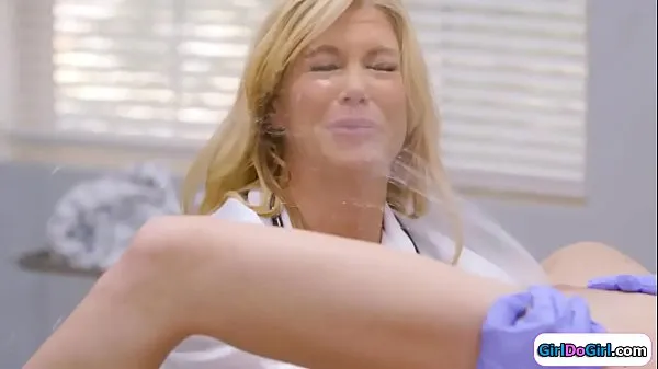 Store Unaware doctor gets squirted in her face topklip