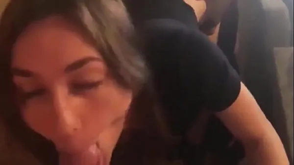 Stora Amateur Italian slut takes two cocks toppklipp
