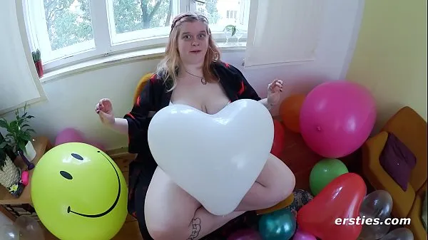 بڑے Poppy Loves Her Balloons and Little Pink Vibrator ٹاپ کلپس