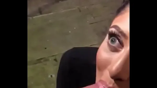 Grote sucking in public topclips