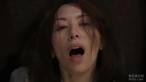 Büyük Japanese wife masturbating when catching two strangers en iyi Klipler