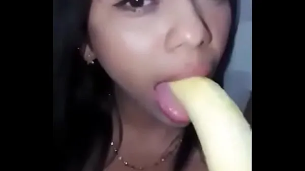 He masturbates with a banana Clip hàng đầu lớn
