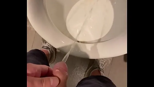 Store Tiny useless foggot cock pee in toilet topklip