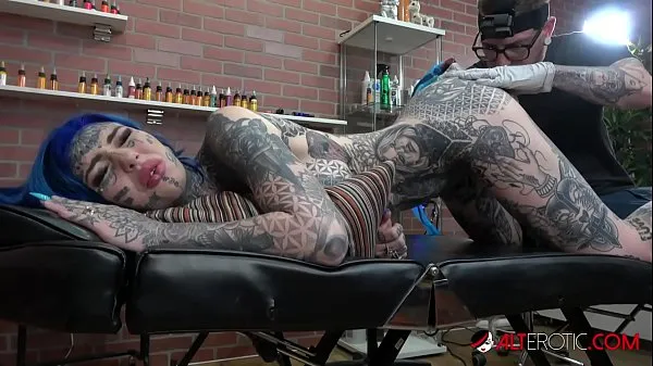 بڑے Amber Luke gets a asshole tattoo and a good fucking ٹاپ کلپس