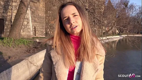Veliki GERMAN SCOUT - TINY GIRL MONA IN JEANS SEDUCE TO FUCK AT REAL STREET CASTING najboljši posnetki
