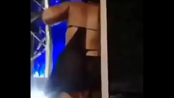 Zodwa taking a finger in her pussy in public event Klip teratas besar