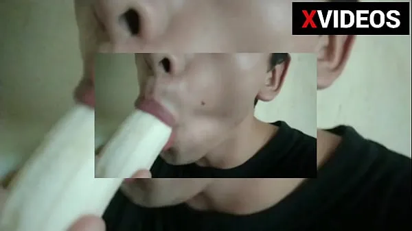 Look my love as well as this banana I am going to suck your cock with a lot of cum Clip hàng đầu lớn