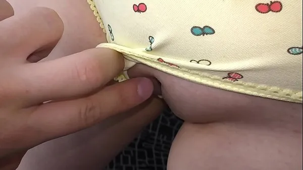 Store REALLY! my friend's Daughter ask me to look at the pussy . First time takes a dick in hand and mouth ( Part 1 beste klipp