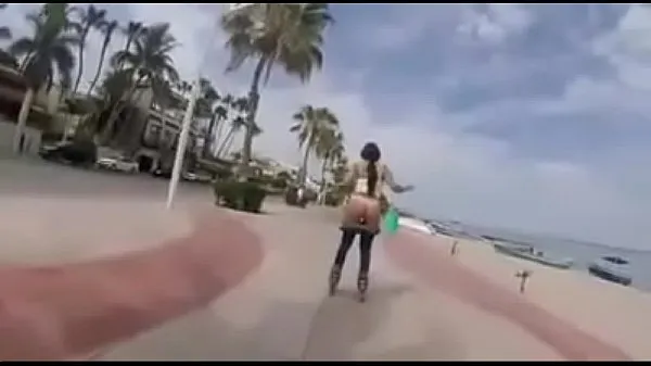 بڑے Skating while showing her ass ٹاپ کلپس