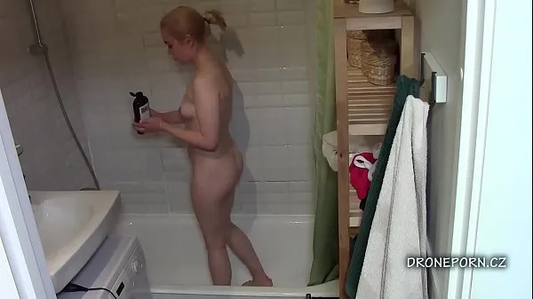 Stora Blonde teen Maya in the shower toppklipp