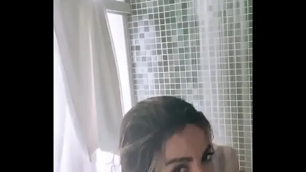 Stora Anitta leaks breasts while taking a shower toppklipp