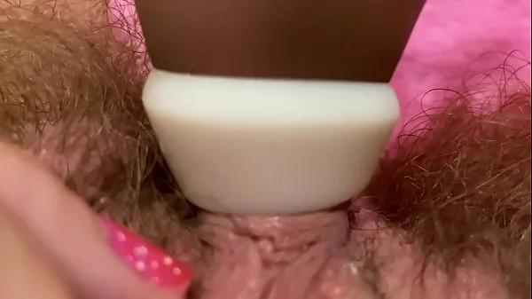 Grandes Enorme clítoris pulsante orgasmo en primer plano extremo con chorros de coño peludo grool play clips principales