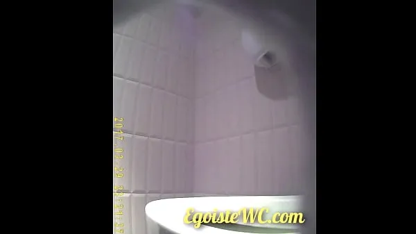 The camera in the women's toilet filmed the beautiful vaginas of girls close-up Klip teratas Besar