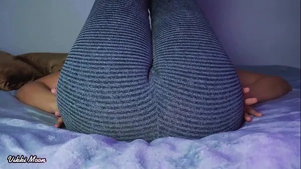 Büyük Sensual beautiful pussy masturbation in leggins en iyi Klipler