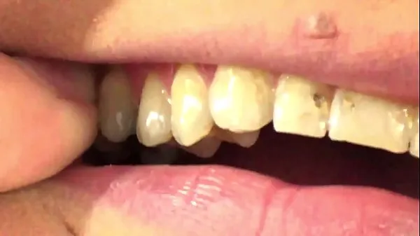 Duże Mouth Vore Close Up Of Fifi Foxx Eating Gummy Bears najlepsze klipy