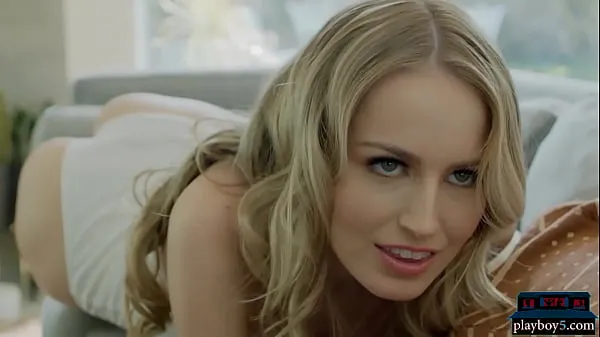 Nagy Petite teen blonde Scarlett Sage solo striptease and masturbation legjobb klipek