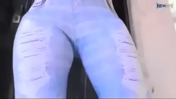 woman pissing her pants Klip teratas besar
