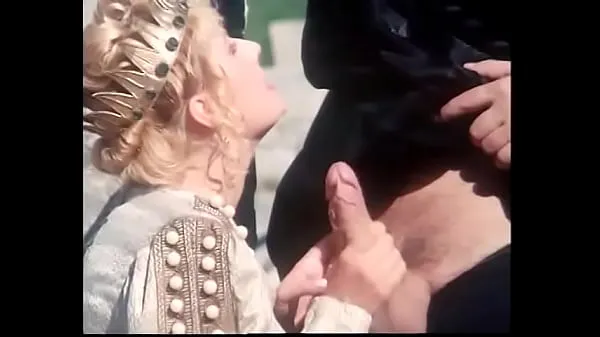 Stora Queen Hertrude proposes her husband, king of Denmarke to get into the spirit of forthcoming festal day toppklipp