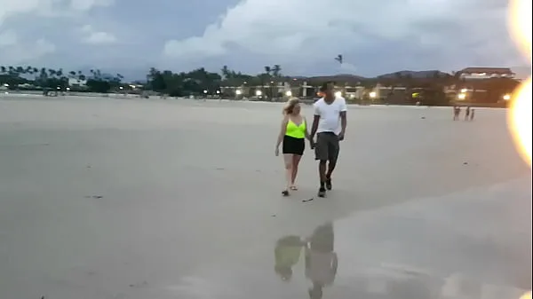 Μεγάλα Paty Bumbum meets an American and blonde on the beach and takes him to El Toro de Oro's house to fuck. (Melissa Alecxander - Clarkes Boutaine κορυφαία κλιπ