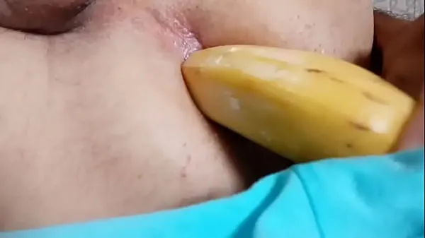 Gros Le cul mange une savoureuse banane meilleurs clips