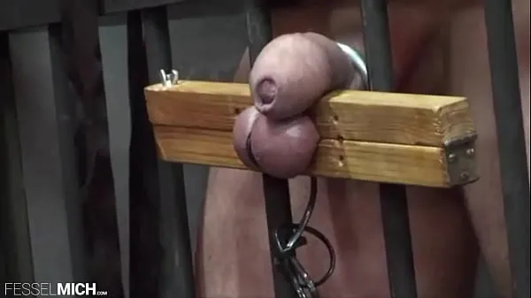 Suuret CBT testicle with testicle pillory tied up in the cage whipped d in the cell slave interrogation torment torment huippuleikkeet
