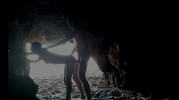Μεγάλα At the beach, hidden inside the cave κορυφαία κλιπ