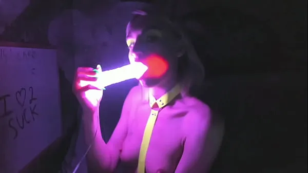 Big kelly copperfield deepthroats LED glowing dildo on webcam top Clips