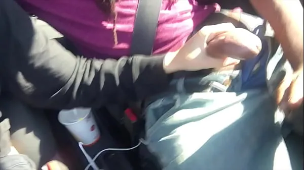 Nagy Lesbian Gives Friend Handjob In Car legjobb klipek