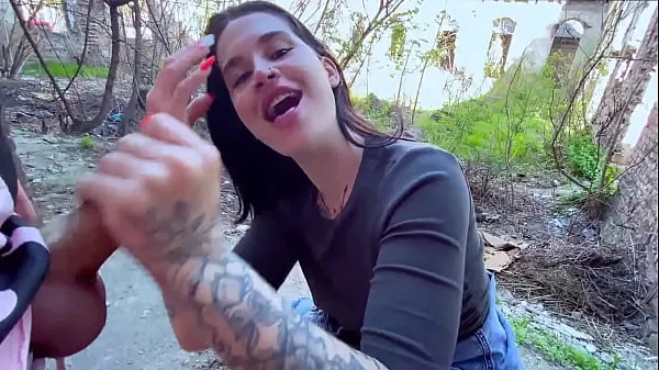 Suuret Sucking in public outdoors near people and getting hot sticky cum in her mouth huippuleikkeet