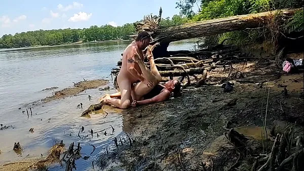 Store Thick ass MILF creampied fucking in the mud beste klipp