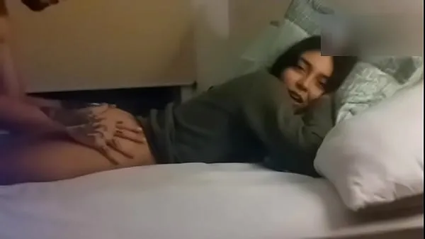 Grote BLOWJOB UNDER THE SHEETS - TEEN ANAL DOGGYSTYLE SEX topclips
