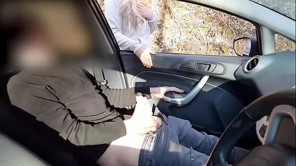 Grote Public cock flashing - Guy jerking off in car in park was caught by a runner girl who helped him cum topclips