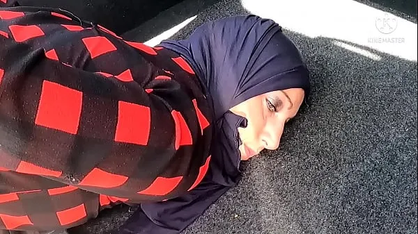 Veľké OMG !! Unfaithful Muslim wife this finds tied in the trunk of his neighbor, he will get her pregnant najlepšie klipy