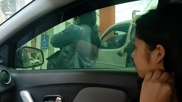 Grandes Young naughty masturbating in front of the seat inside the car. Lalla Potira - Betosmoke principais clipes